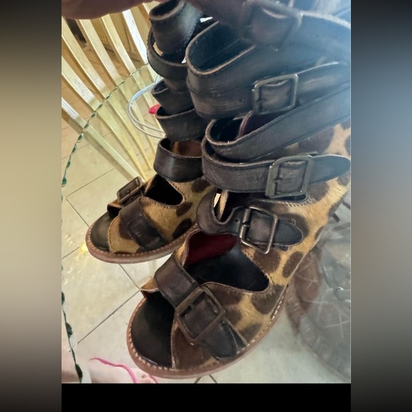 COMING SOON FREEBIRD BOOTIES SANDALS HEELS FREEBIRD BY STEVEN - Picture 1 of 7